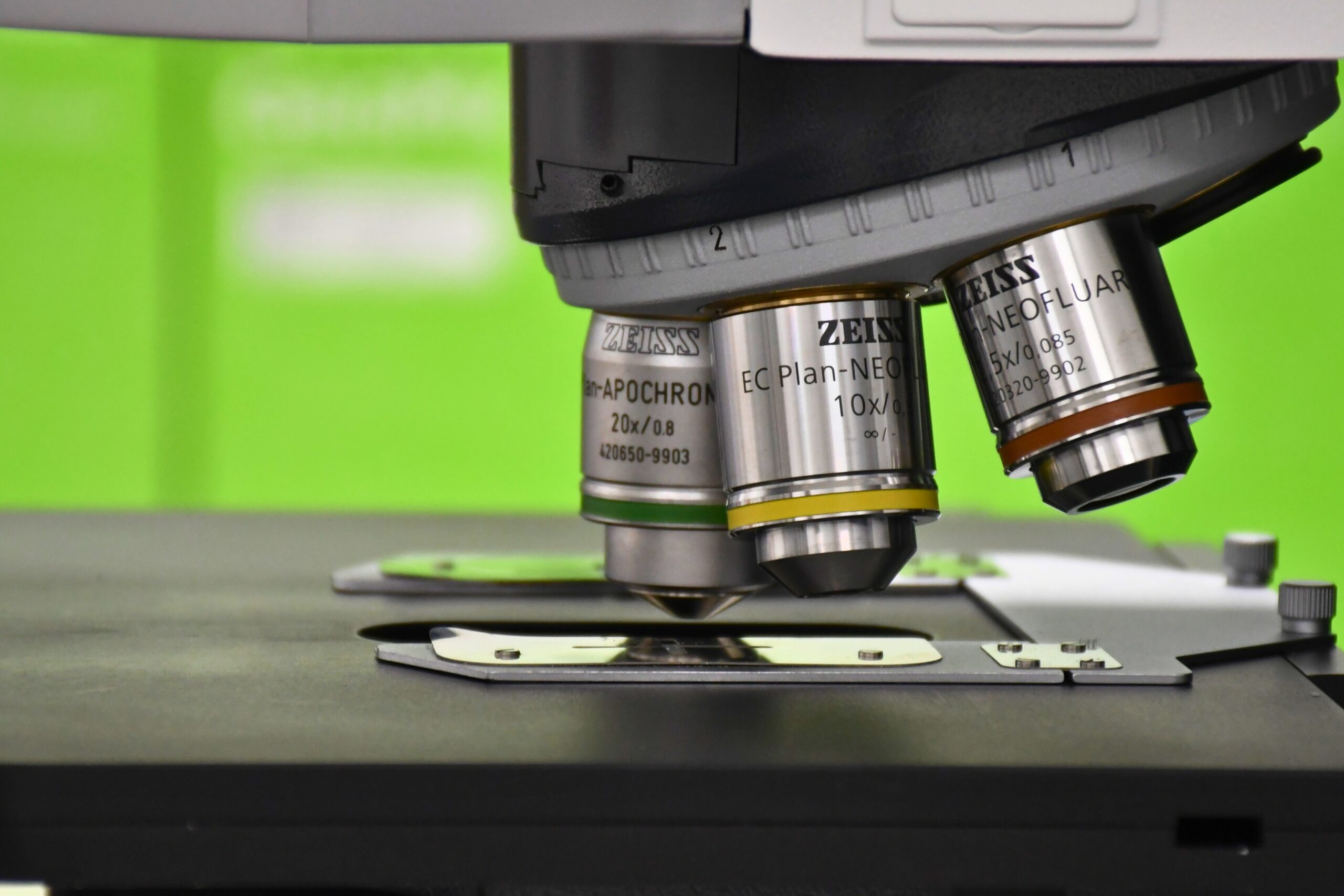 Microscope lens close up